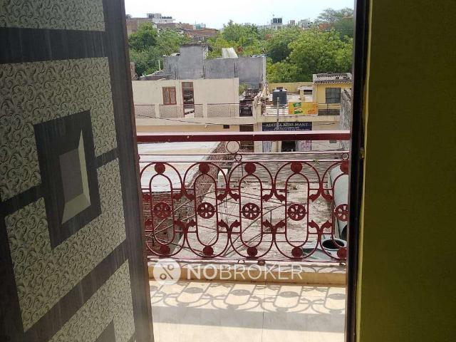 Flat for rent in South Delhi, Deri