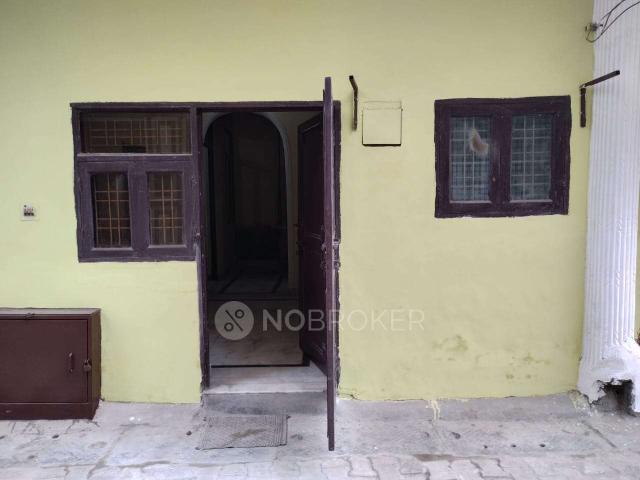 Flat for rent in South Delhi, Deri