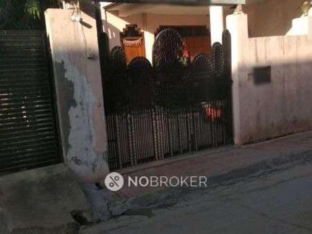 Flat for rent in South West Delhi, Deri