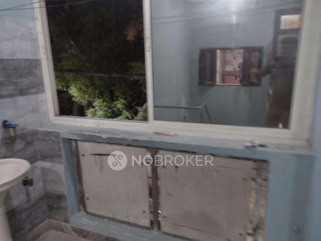 Flat for rent in East Delhi, Deri