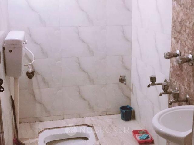 Flat for rent in East Delhi, Deri