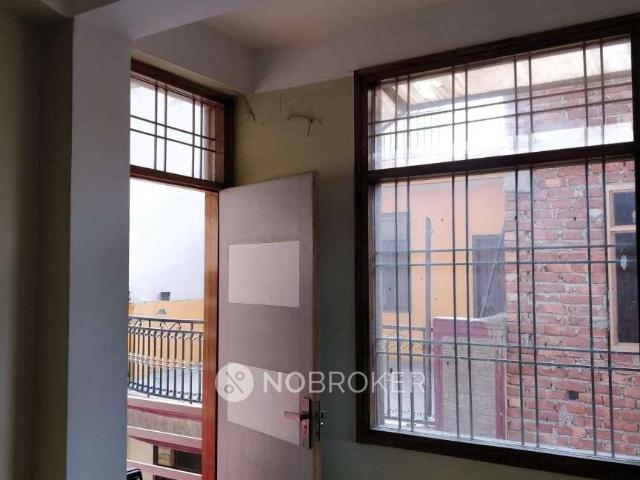 Flat for rent in South Delhi, Deri
