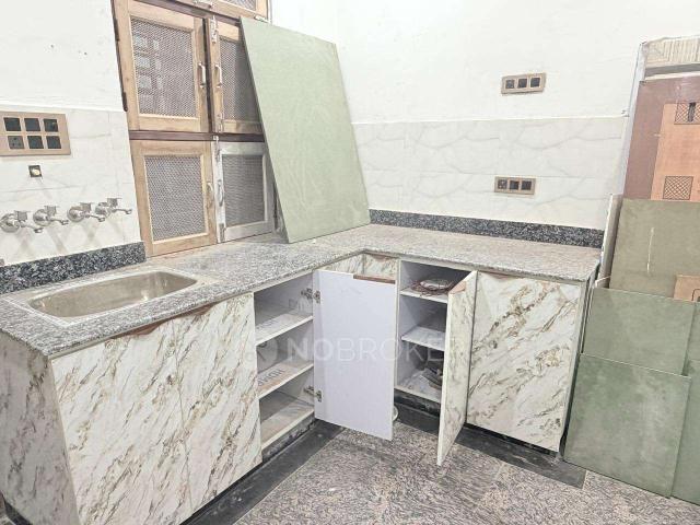 Flat for rent in South West Delhi, Deri