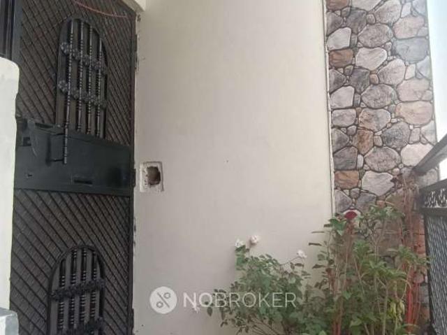 Flat for rent in North West Delhi, Deri