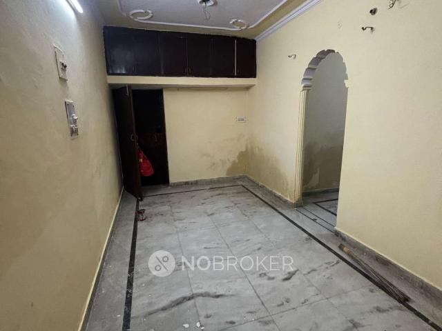 Flat for rent in North Delhi, Deri