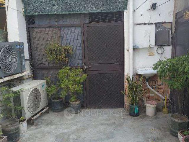 Flat for rent in West Delhi, Deri