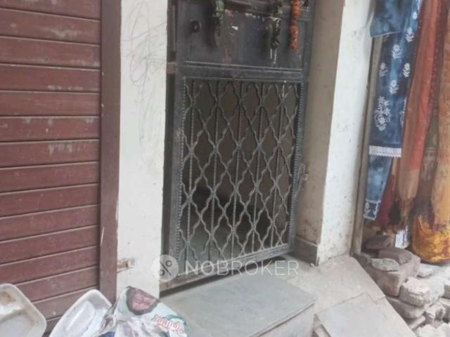 Flat for rent in South Delhi, Deri
