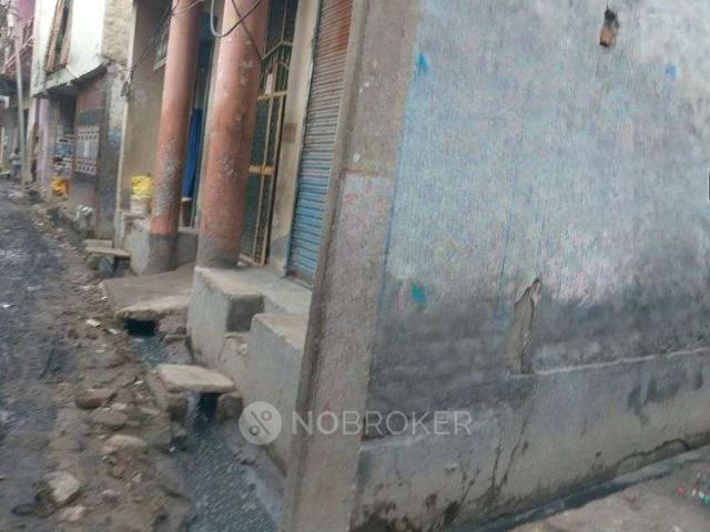 Flat for rent in Barola, Noida
