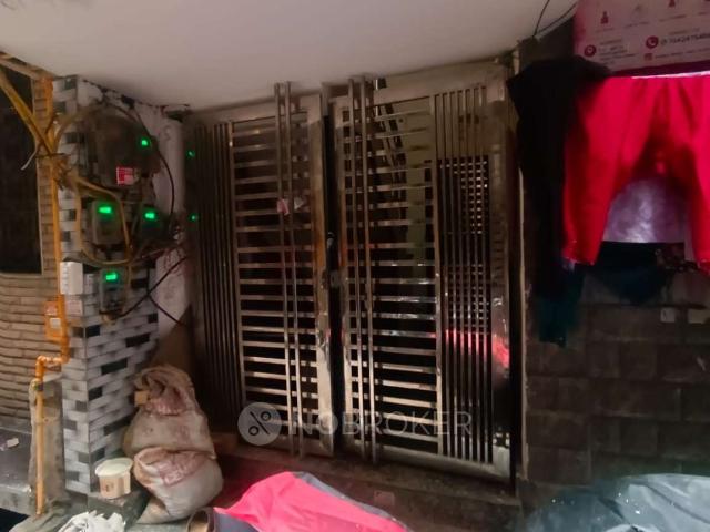 Flat for rent in East Delhi, Deri