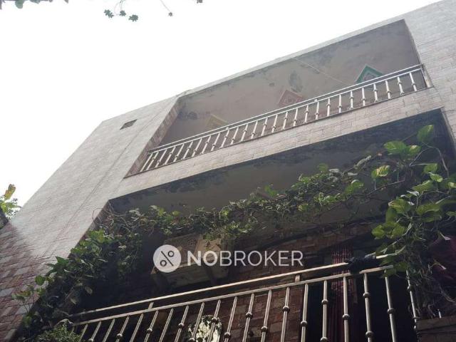 Flat for sale in North Delhi, Deri