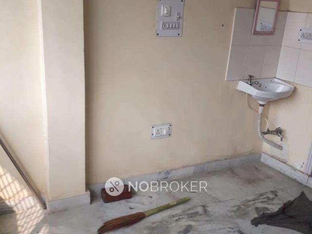 Flat for sale in East Delhi, Deri