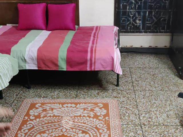 Flat for sale in West Delhi, Deri
