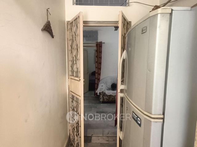 Flat for rent in West Delhi, Deri