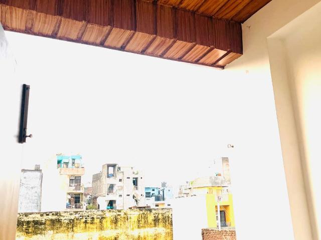 Flat for rent in East Delhi, Deri
