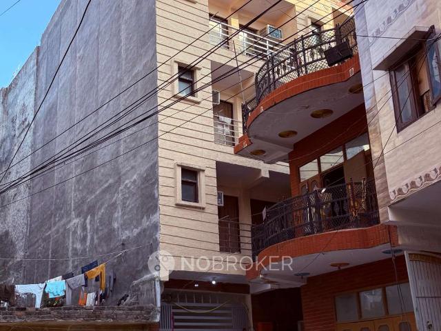 Flat for rent in East Delhi, Deri