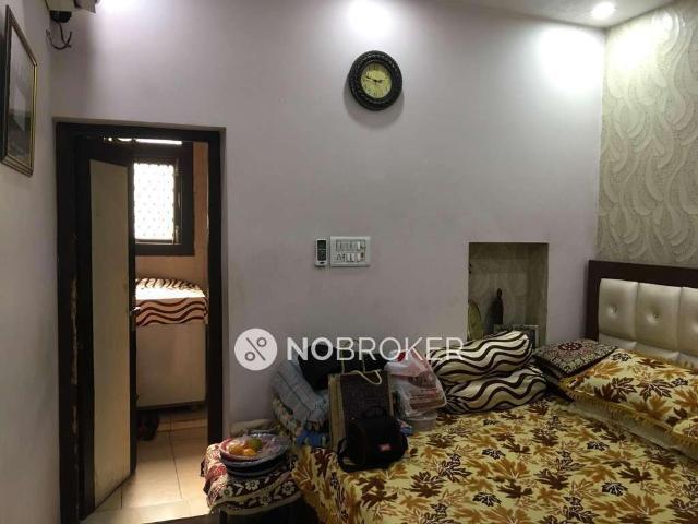 Flat for sale in West Delhi, Deri