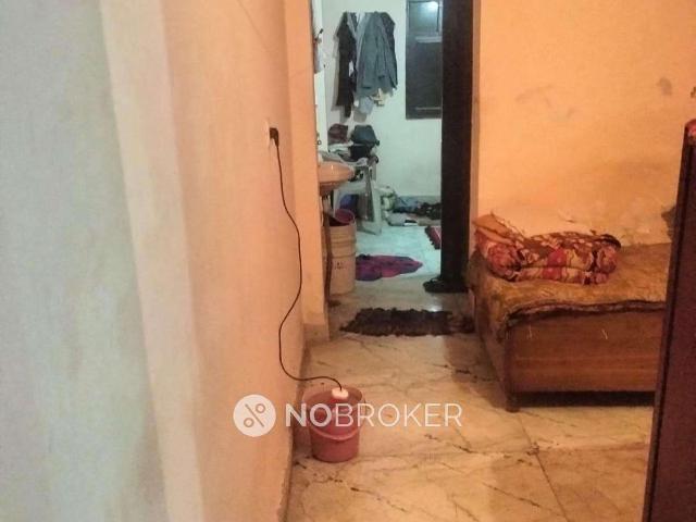 Flat for sale in West Delhi, Deri