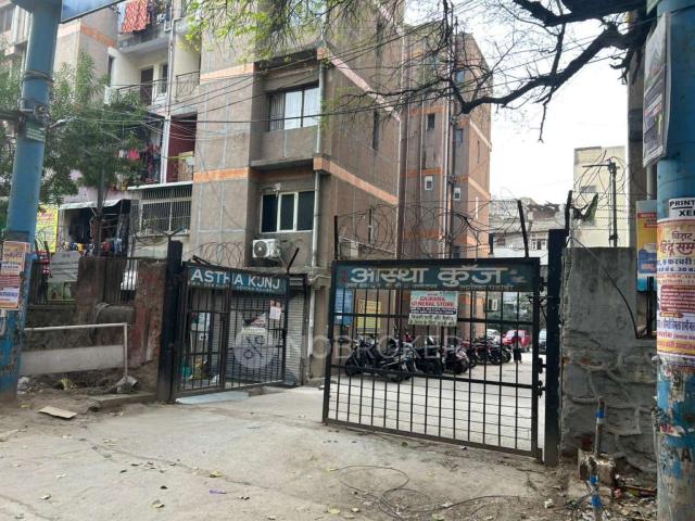 Flat for sale in North Delhi, Deri