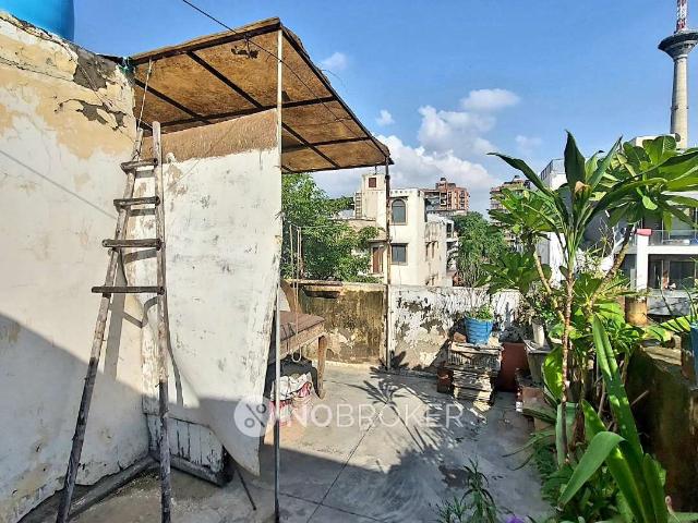 Flat for sale in North West Delhi, Deri