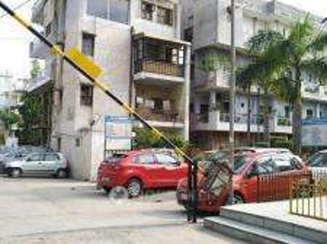 Flat for sale in West Delhi, Deri