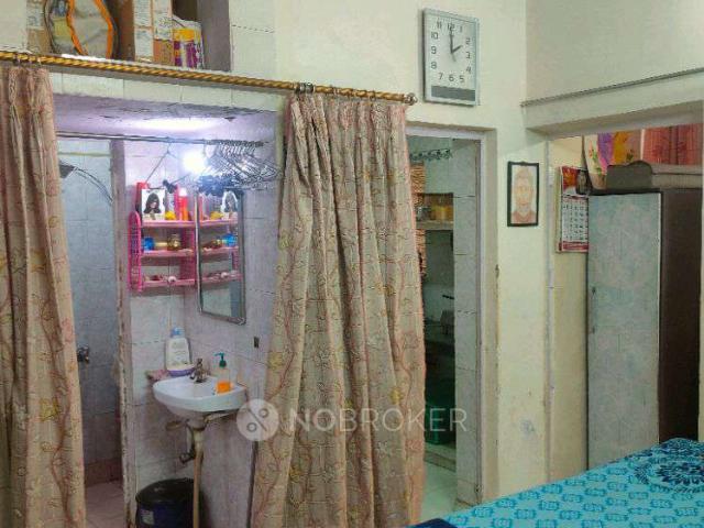 Flat for sale in North West Delhi, Deri