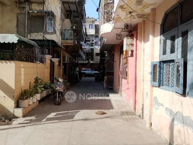 Flat for sale in North West Delhi, Deri
