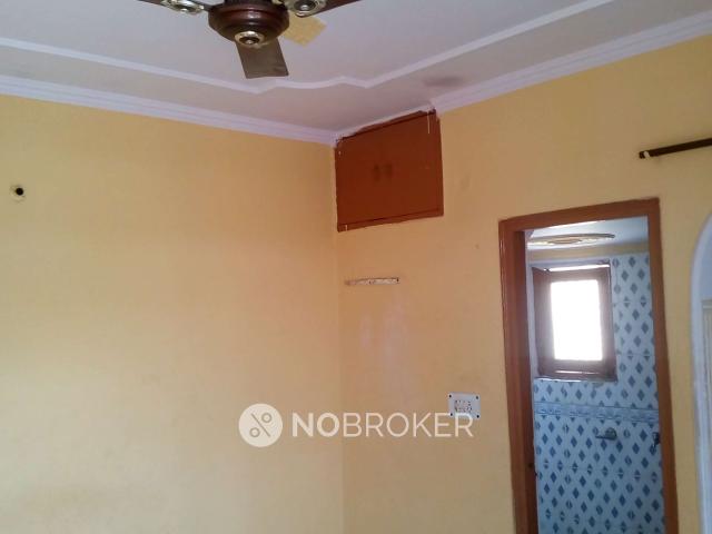 Flat for sale in North Delhi, Deri