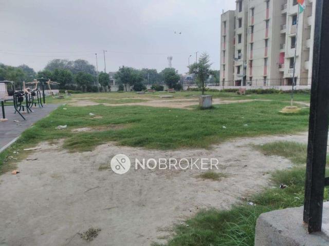 Flat for sale in North Delhi, Deri