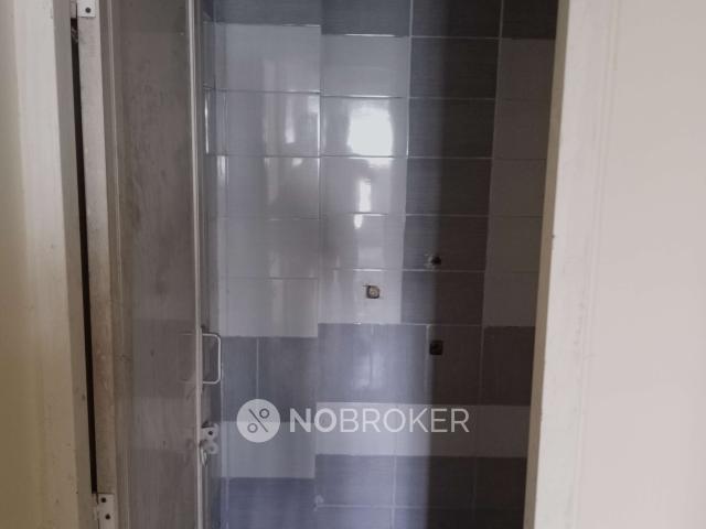 Flat for sale in North Delhi, Deri