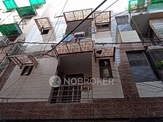 Flat for sale in North Delhi, Deri