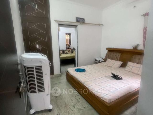 Flat for sale in North West Delhi, Deri