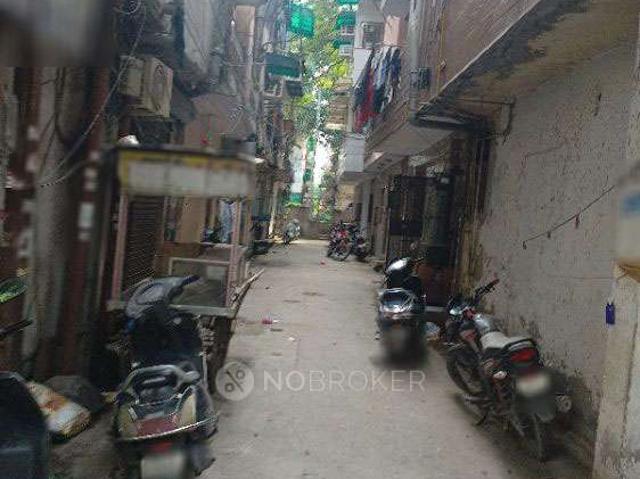 Flat for sale in North Delhi, Deri