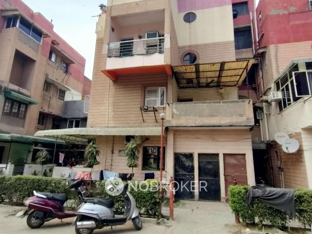 Flat for sale in North Delhi, Deri