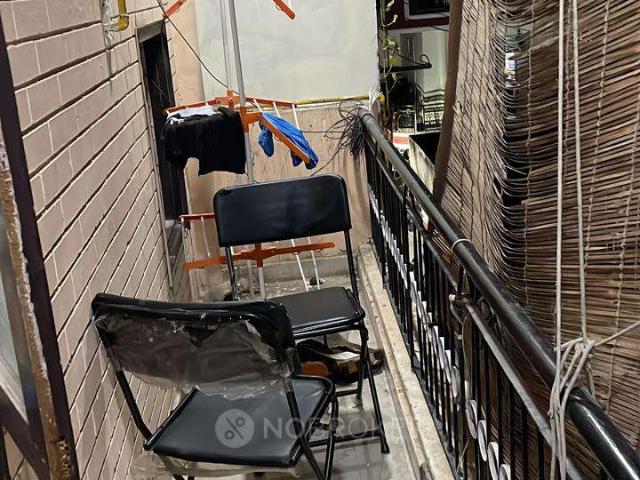 Flat for rent in South Delhi, Deri