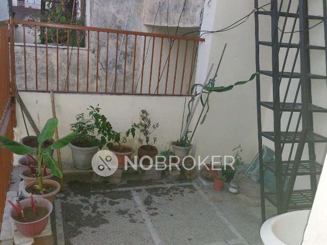 Flat for rent in West Delhi, Deri