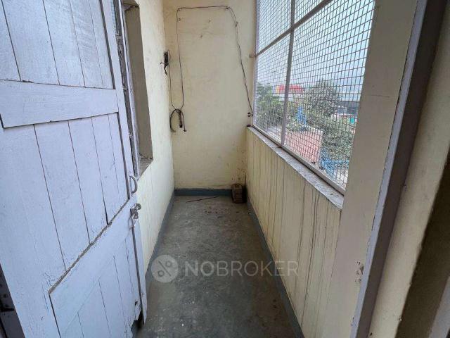 Flat for sale in North Delhi, Deri