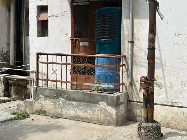Flat for sale in North Delhi, Deri