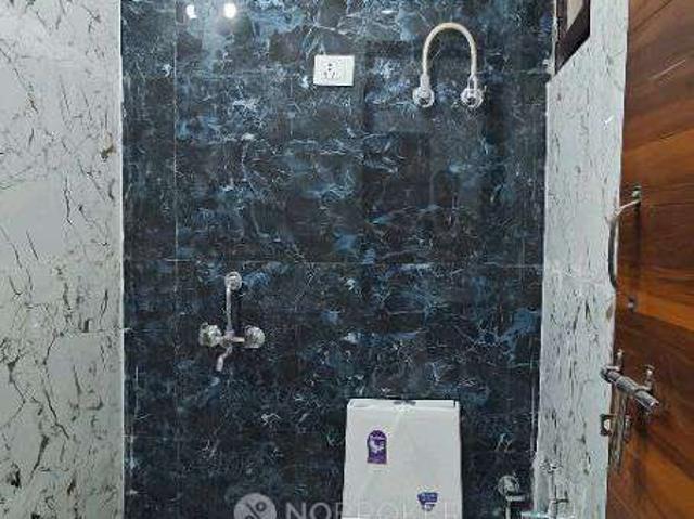 Flat for rent in South Delhi, Deri
