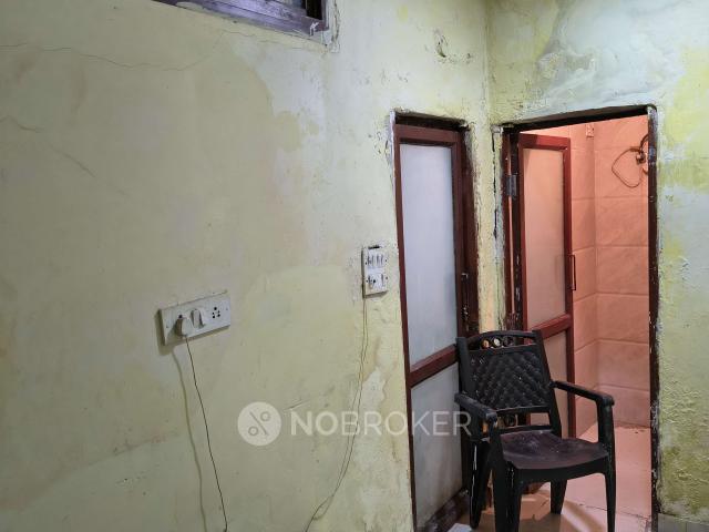 Flat for rent in South Delhi, Deri