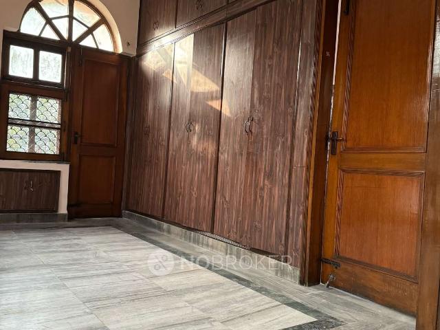 Flat for rent in North West Delhi, Deri