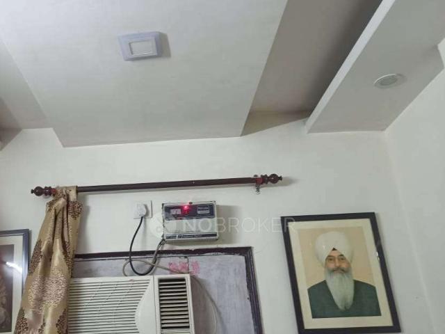 Flat for sale in North Delhi, Deri