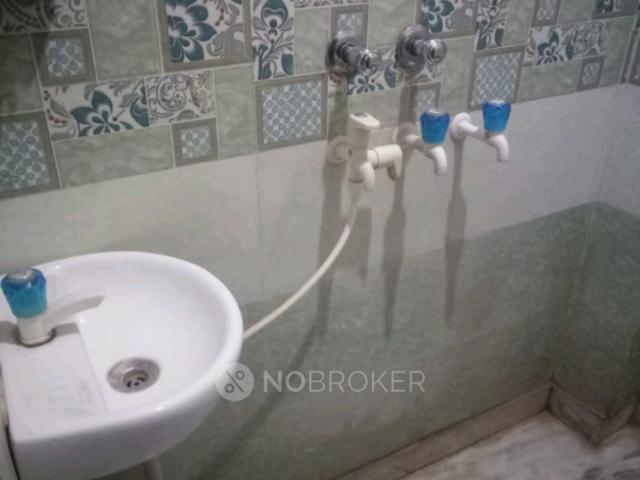 Flat for rent in West Delhi, Deri