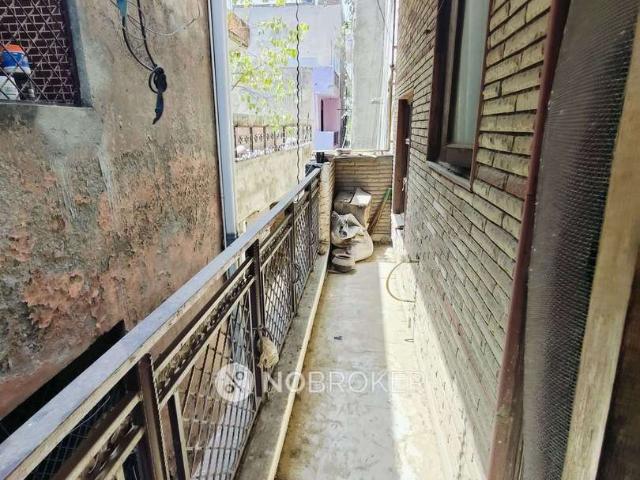 Flat for rent in North Delhi, Deri