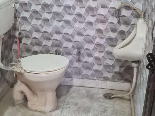 Flat for rent in South West Delhi, Deri