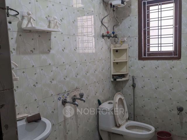 Flat for rent in South Delhi, Deri