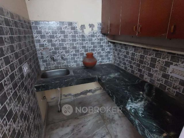 Flat for rent in North West Delhi, Deri