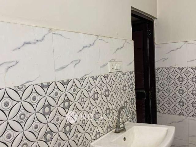 Flat for rent in North West Delhi, Deri