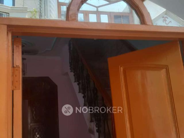 Property for rent in Deri