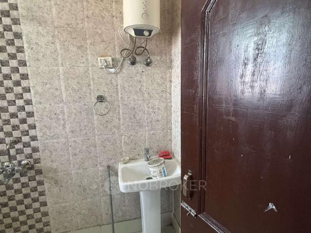 Property for rent in Deri