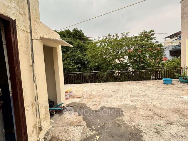 Property for rent in Deri
